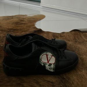 Limited edition undercover collab Valentino x Jun takahashi, very good condition